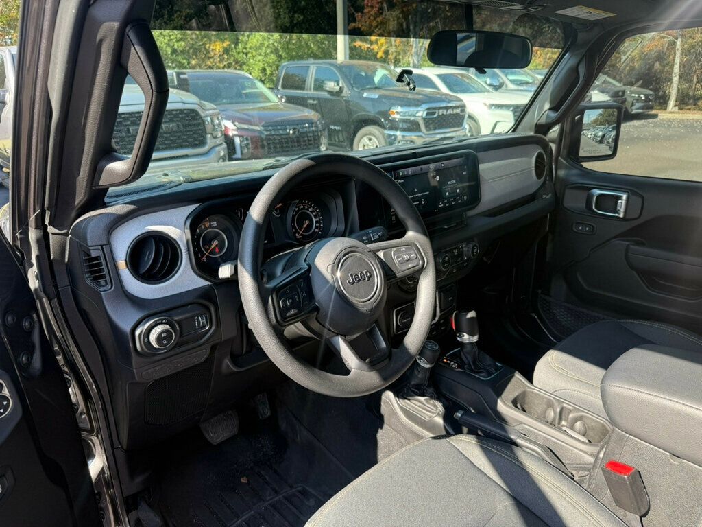 2025 Jeep Gladiator Sport photo 3