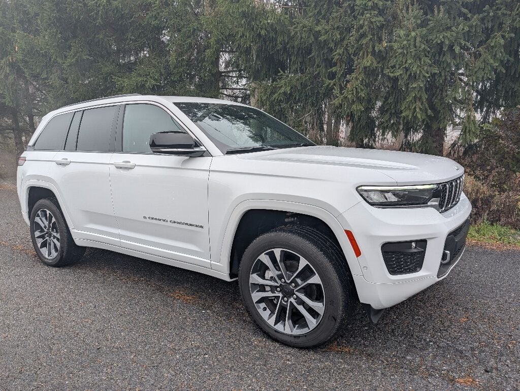 2025 Jeep Grand Cherokee ABSOLUTELY GORGEOUS!! - 22948654 | Video 1