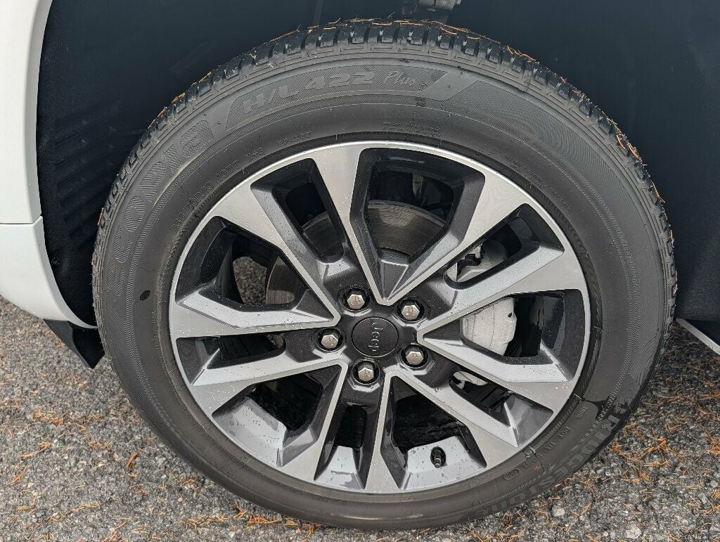 2025 Jeep Grand Cherokee ABSOLUTELY GORGEOUS!! - 22948654 - 9