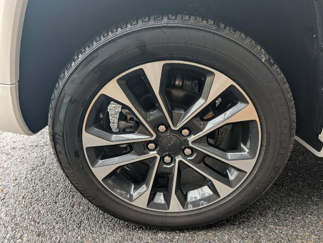 2025 Jeep Grand Cherokee ABSOLUTELY GORGEOUS!! - 22948654 - 11