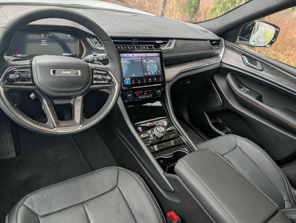 2025 Jeep Grand Cherokee ABSOLUTELY GORGEOUS!! - 22948654 - 14