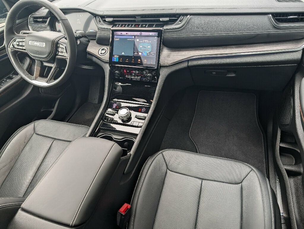 2025 Jeep Grand Cherokee ABSOLUTELY GORGEOUS!! - 22948654 - 15