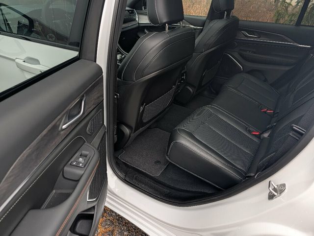 2025 Jeep Grand Cherokee ABSOLUTELY GORGEOUS!! - 22948654 - 25