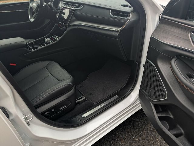 2025 Jeep Grand Cherokee ABSOLUTELY GORGEOUS!! - 22948654 - 26