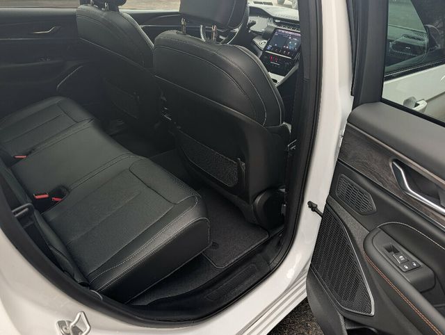 2025 Jeep Grand Cherokee ABSOLUTELY GORGEOUS!! - 22948654 - 27