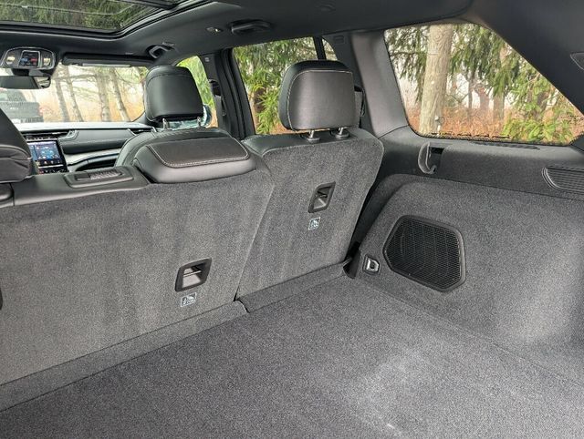 2025 Jeep Grand Cherokee ABSOLUTELY GORGEOUS!! - 22948654 - 29