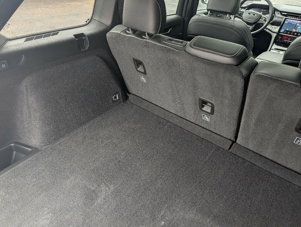 2025 Jeep Grand Cherokee ABSOLUTELY GORGEOUS!! - 22948654 - 30