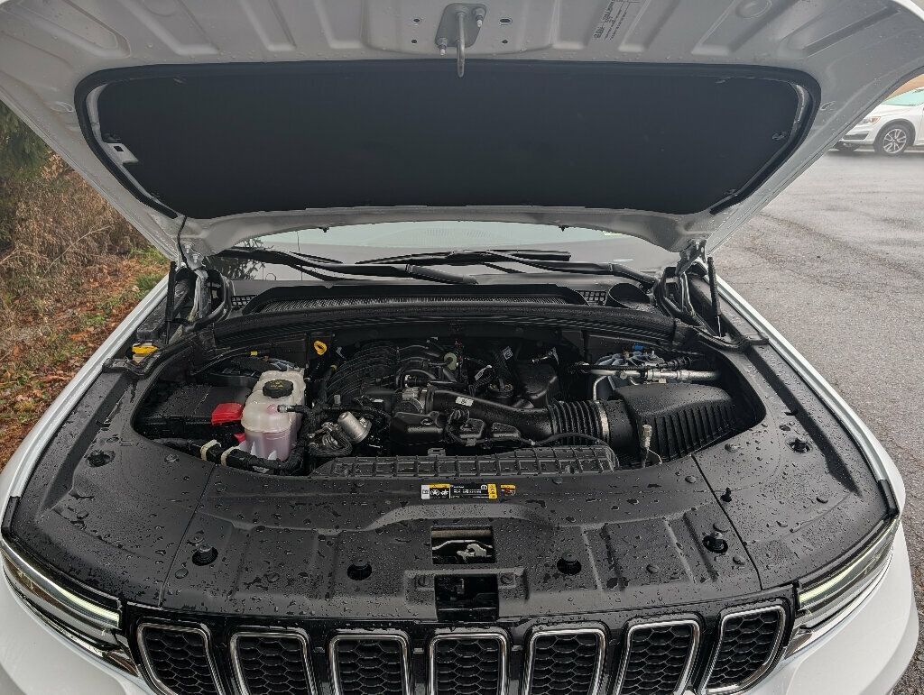 2025 Jeep Grand Cherokee ABSOLUTELY GORGEOUS!! - 22948654 - 31