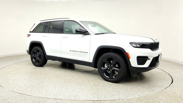 2025 Jeep Grand Cherokee Altitude X 4x4 w/ 20'' Gloss Black Wheels - 23088586 - 2
