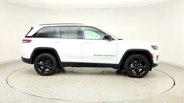 2025 Jeep Grand Cherokee Altitude X 4x4 w/ 20'' Gloss Black Wheels - 23088586 - 3