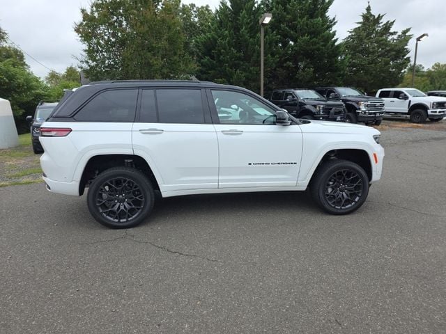 2025 Jeep Grand Cherokee Summit Reserve photo 11