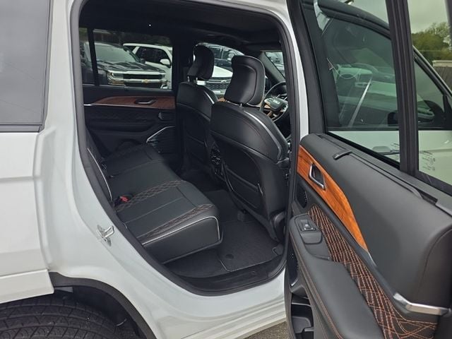 2025 Jeep Grand Cherokee Summit Reserve photo 14