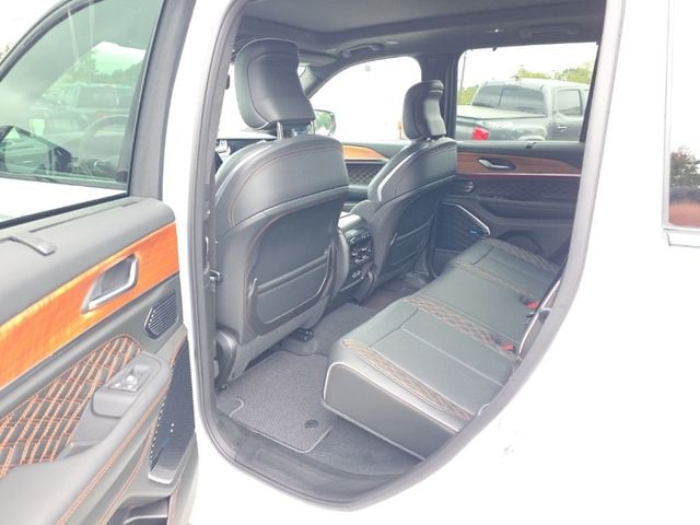 2025 Jeep Grand Cherokee Summit Reserve photo 16
