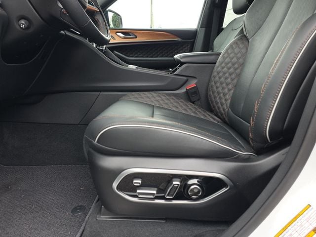 2025 Jeep Grand Cherokee Summit Reserve photo 19