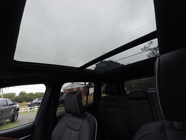 2025 Jeep Grand Cherokee Summit Reserve photo 29