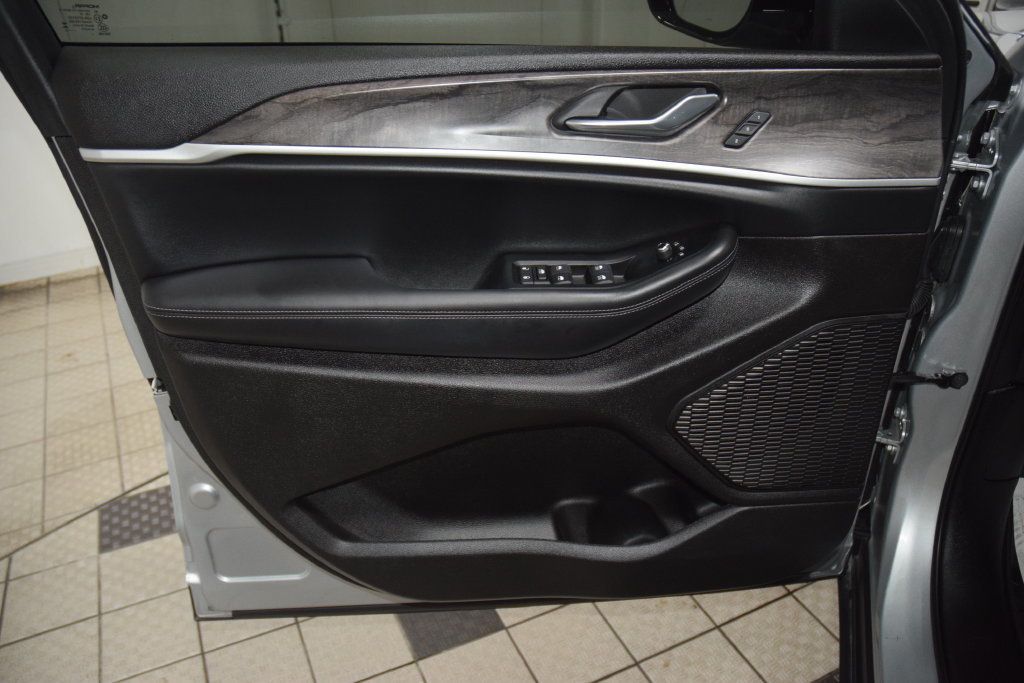 2025 Jeep Grand Cherokee L Limited 4x4 - 23082731 - 47