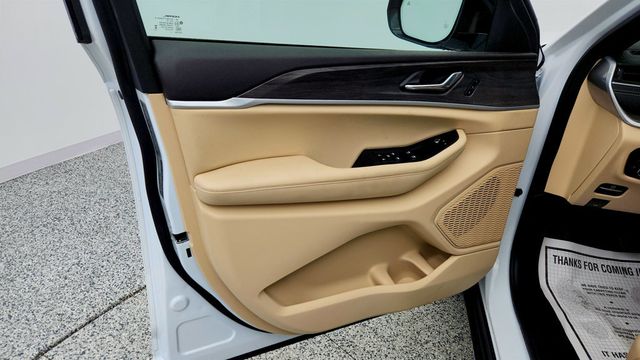 2025 Jeep Grand Cherokee L Limited 4x4 w/ Dual Pane Panoramic Sunroof, Luxury Tech Group II - 23004624 - 10