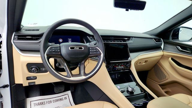 2025 Jeep Grand Cherokee L Limited 4x4 w/ Dual Pane Panoramic Sunroof, Luxury Tech Group II - 23004624 - 12