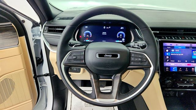 2025 Jeep Grand Cherokee L Limited 4x4 w/ Dual Pane Panoramic Sunroof, Luxury Tech Group II - 23004624 - 13