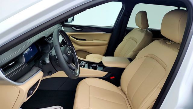 2025 Jeep Grand Cherokee L Limited 4x4 w/ Dual Pane Panoramic Sunroof, Luxury Tech Group II - 23004624 - 21