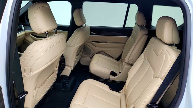 2025 Jeep Grand Cherokee L Limited 4x4 w/ Dual Pane Panoramic Sunroof, Luxury Tech Group II - 23004624 - 22