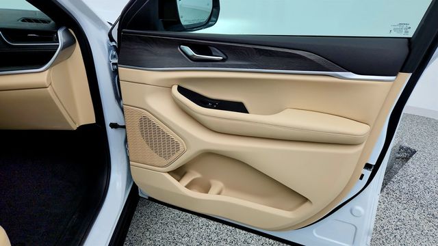 2025 Jeep Grand Cherokee L Limited 4x4 w/ Dual Pane Panoramic Sunroof, Luxury Tech Group II - 23004624 - 28