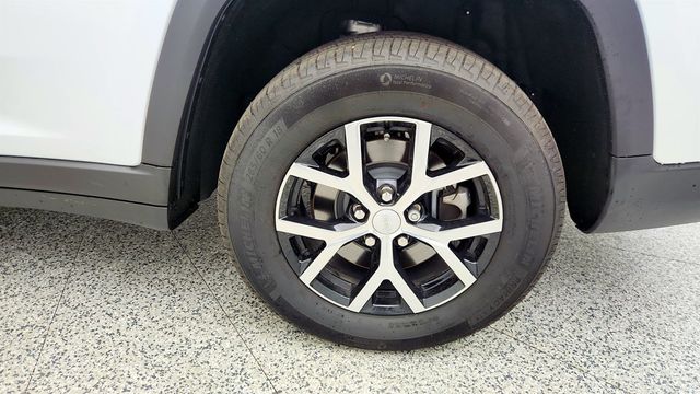 2025 Jeep Grand Cherokee L Limited 4x4 w/ Dual Pane Panoramic Sunroof, Luxury Tech Group II - 23004624 - 8