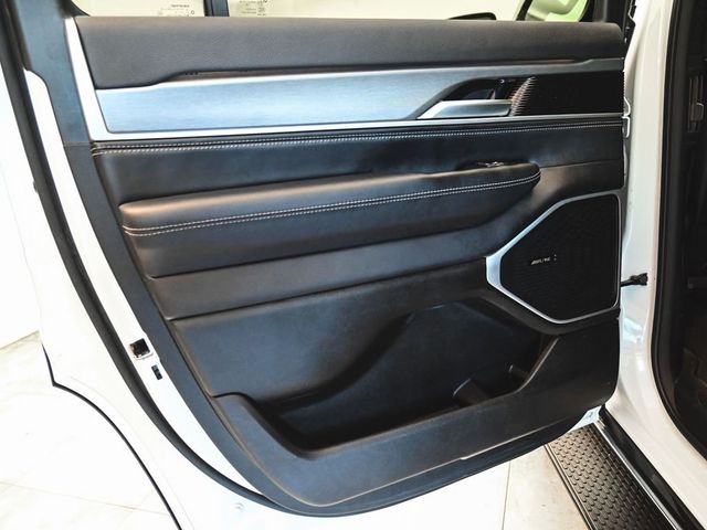 2025 Jeep Wagoneer Series II - 23030239 - 11