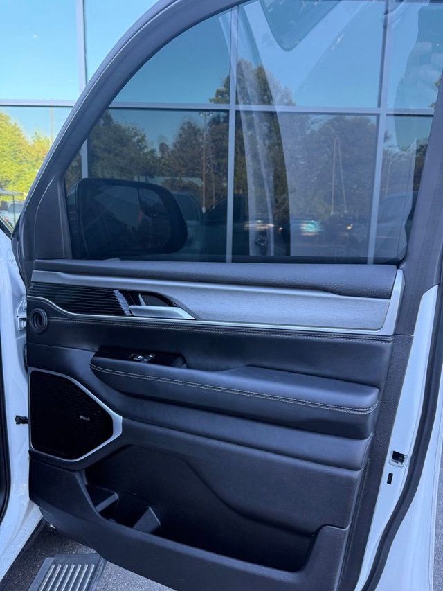 2025 Jeep Wagoneer L Series III - 23045303 - 9