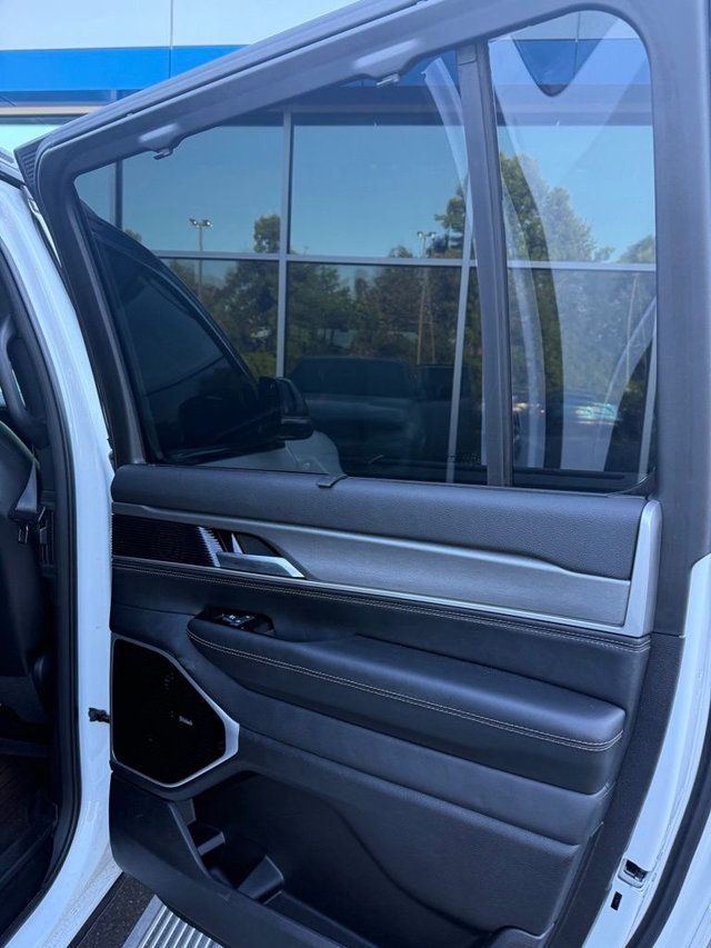 2025 Jeep Wagoneer L Series III - 23045303 - 12