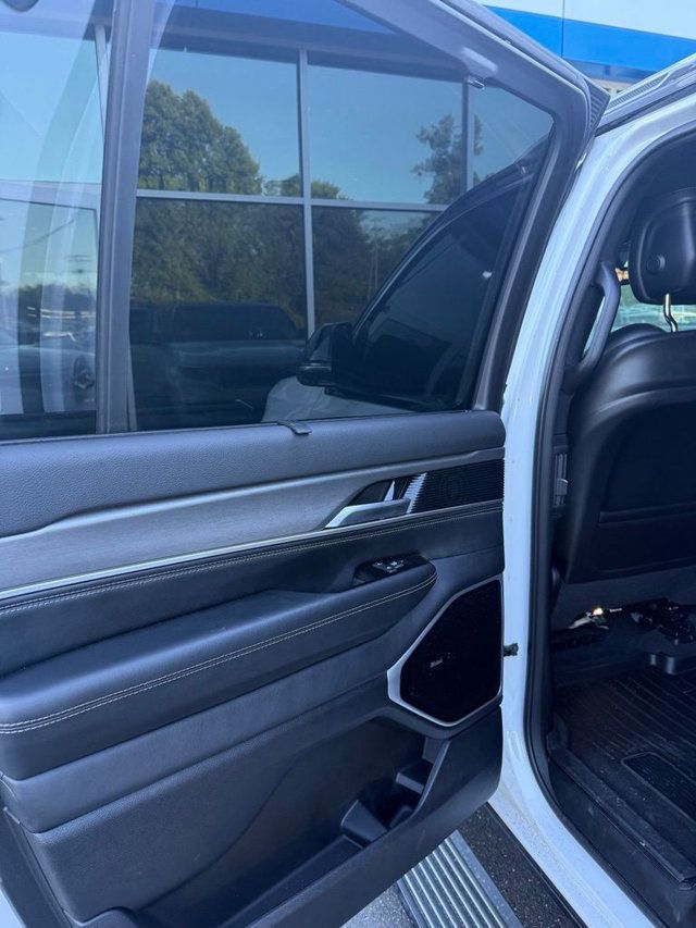 2025 Jeep Wagoneer L Series III - 23045303 - 17