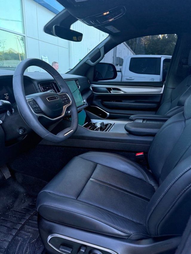 2025 Jeep Wagoneer L Series III - 23045303 - 24