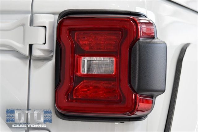 2025 Jeep Wrangler Rubicon photo 18