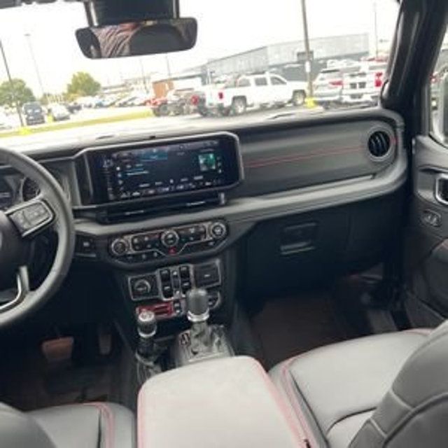 2025 Jeep Wrangler Rubicon - 22938943 - 27