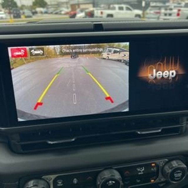 2025 Jeep Wrangler Rubicon - 22938943 - 30