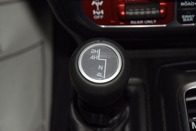 2025 Jeep Wrangler Rubicon - 22938943 - 35