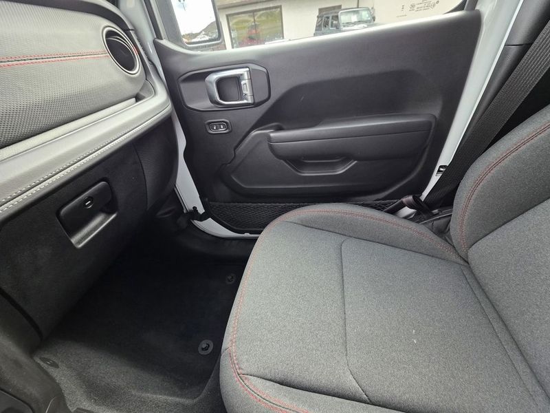 2025 Jeep Wrangler Rubicon - 22990403 - 14