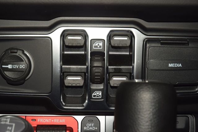 2025 Jeep Wrangler Rubicon - 22996921 - 34