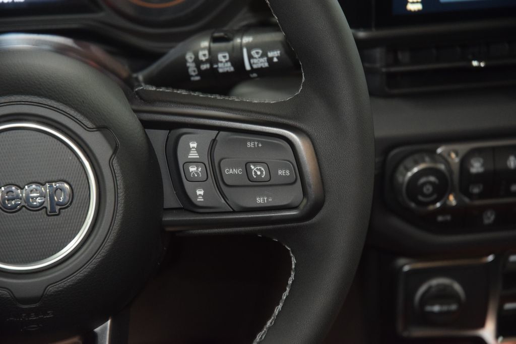 2025 Jeep Wrangler Rubicon - 22996921 - 37