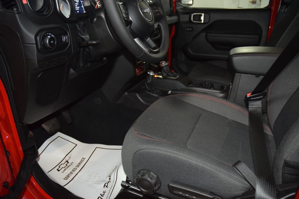 2025 Jeep Wrangler Rubicon - 22996921 - 38