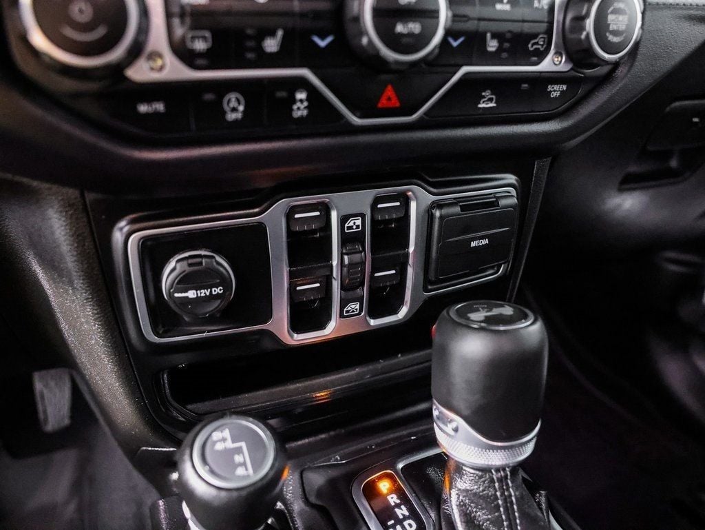2025 Jeep Wrangler Sahara - 22934388 - 12