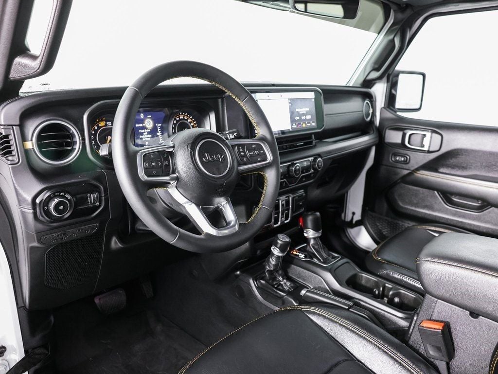 2025 Jeep Wrangler Sahara - 22934388 - 13