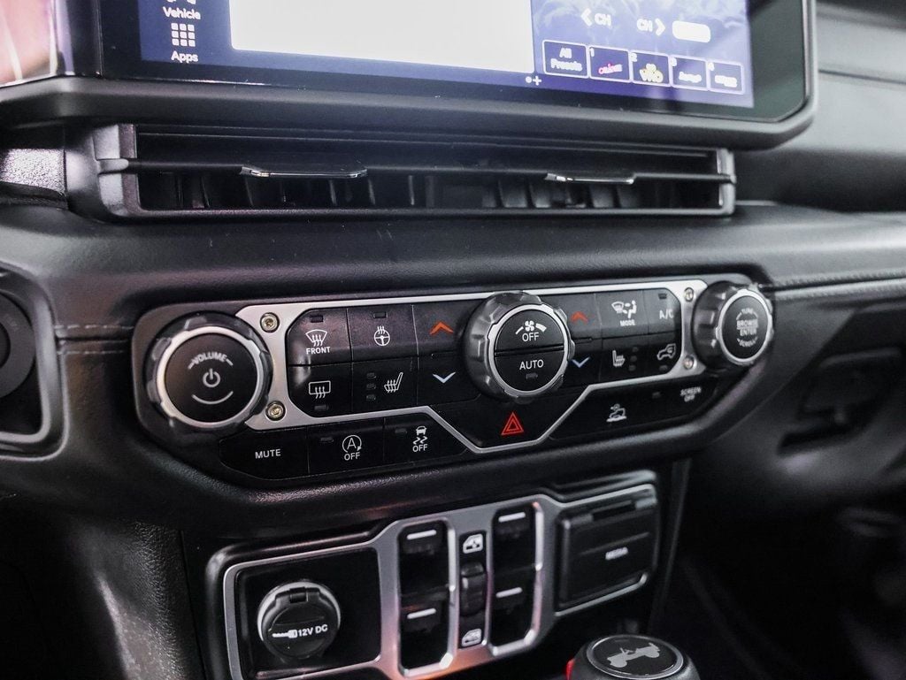 2025 Jeep Wrangler Sahara - 22934388 - 20