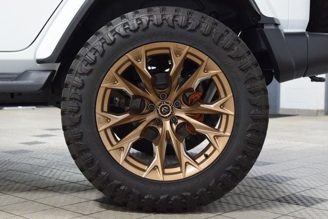 2025 Jeep Wrangler Sahara - 22934388 - 24