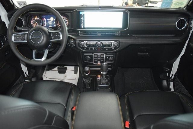 2025 Jeep Wrangler Sahara - 22934388 - 28