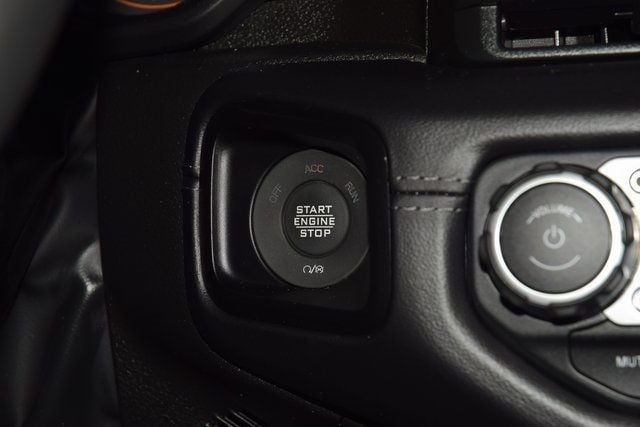 2025 Jeep Wrangler Sahara - 22934388 - 32