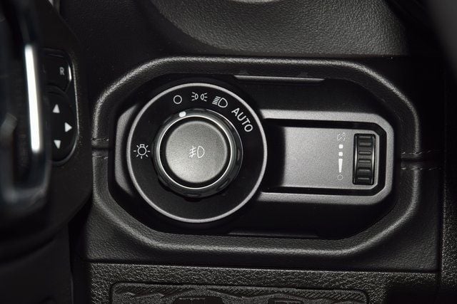 2025 Jeep Wrangler Sahara - 22934388 - 33