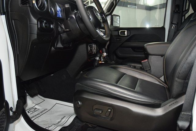 2025 Jeep Wrangler Sahara - 22934388 - 37