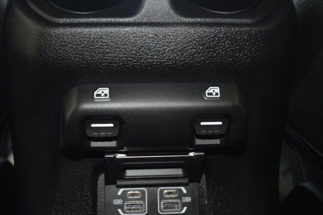 2025 Jeep Wrangler Sahara - 22934388 - 40