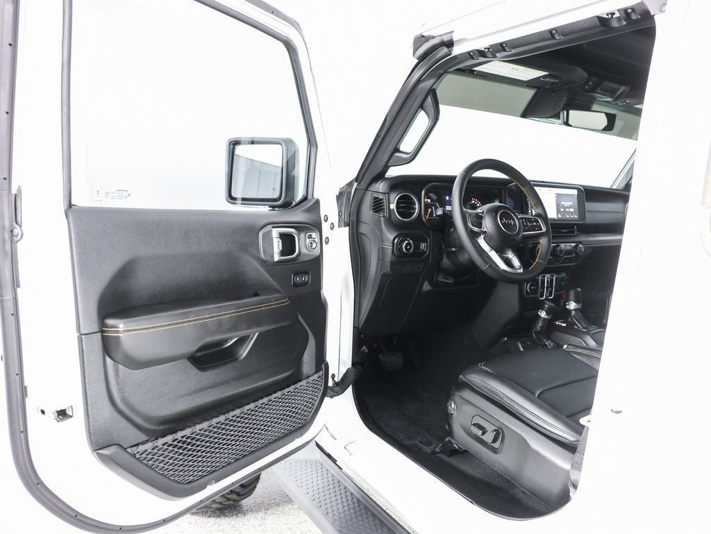2025 Jeep Wrangler Sahara - 22934388 - 4